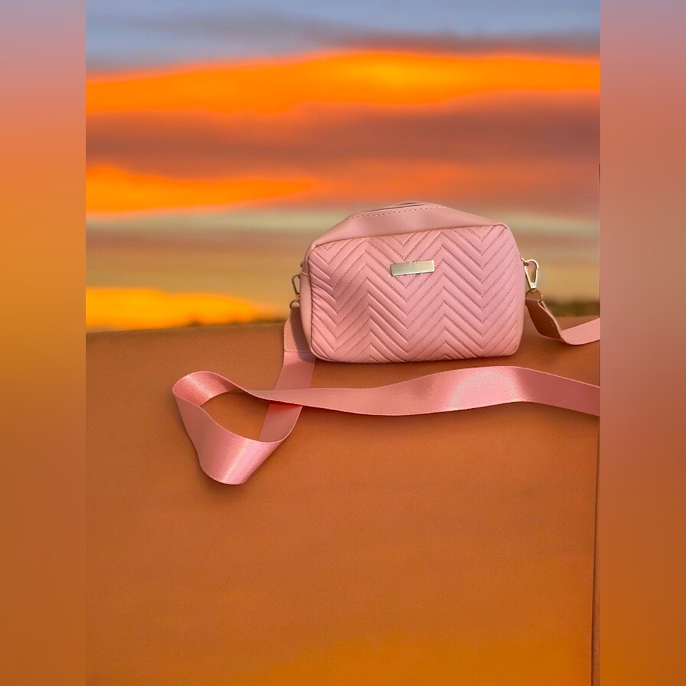 Pink small quilted crossbody detachable strap zip close 7 x 4 x 2 inches